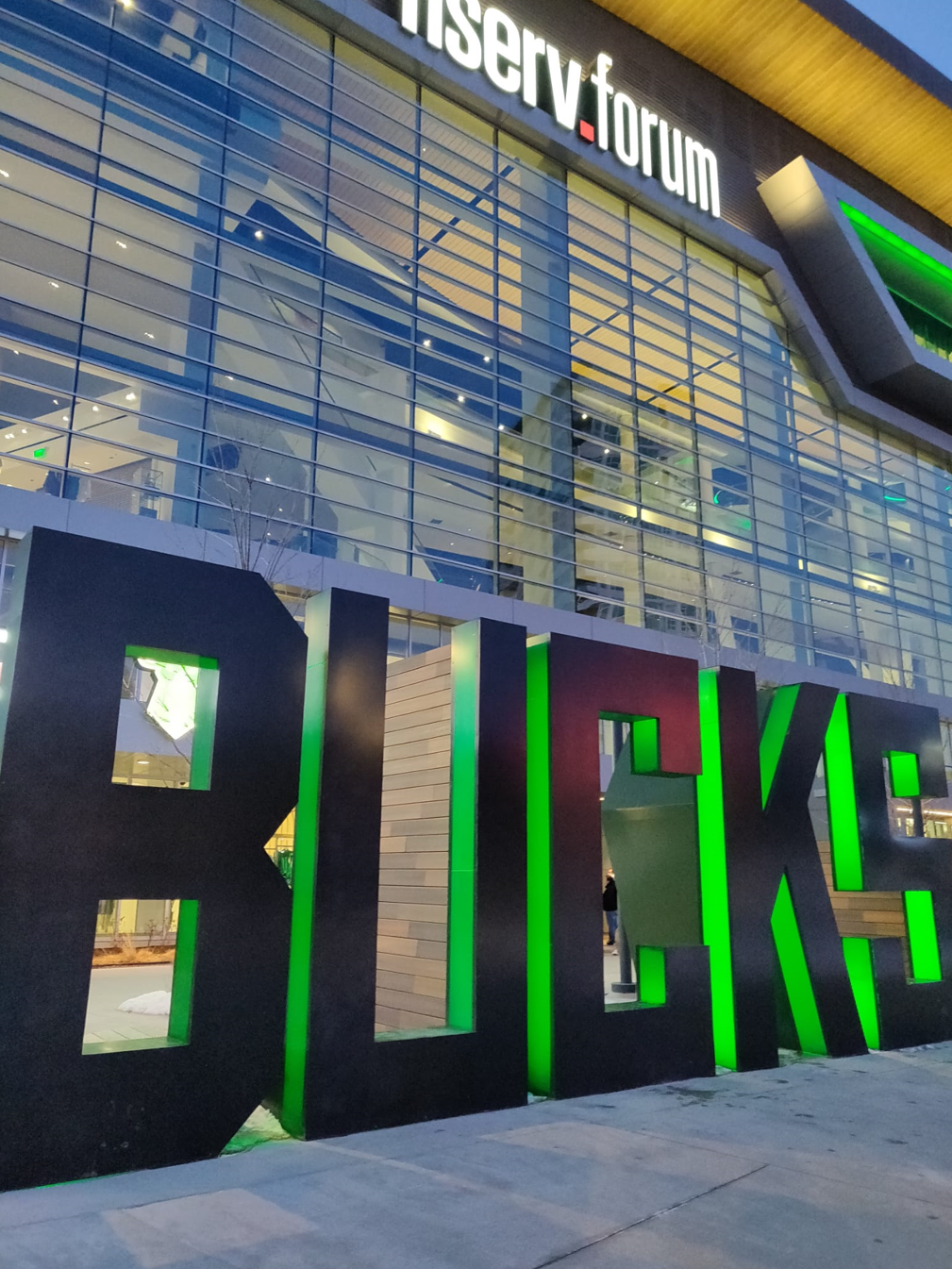 VOYAGE PLAYOFFS 2024 - MILWAUKEE BUCKS